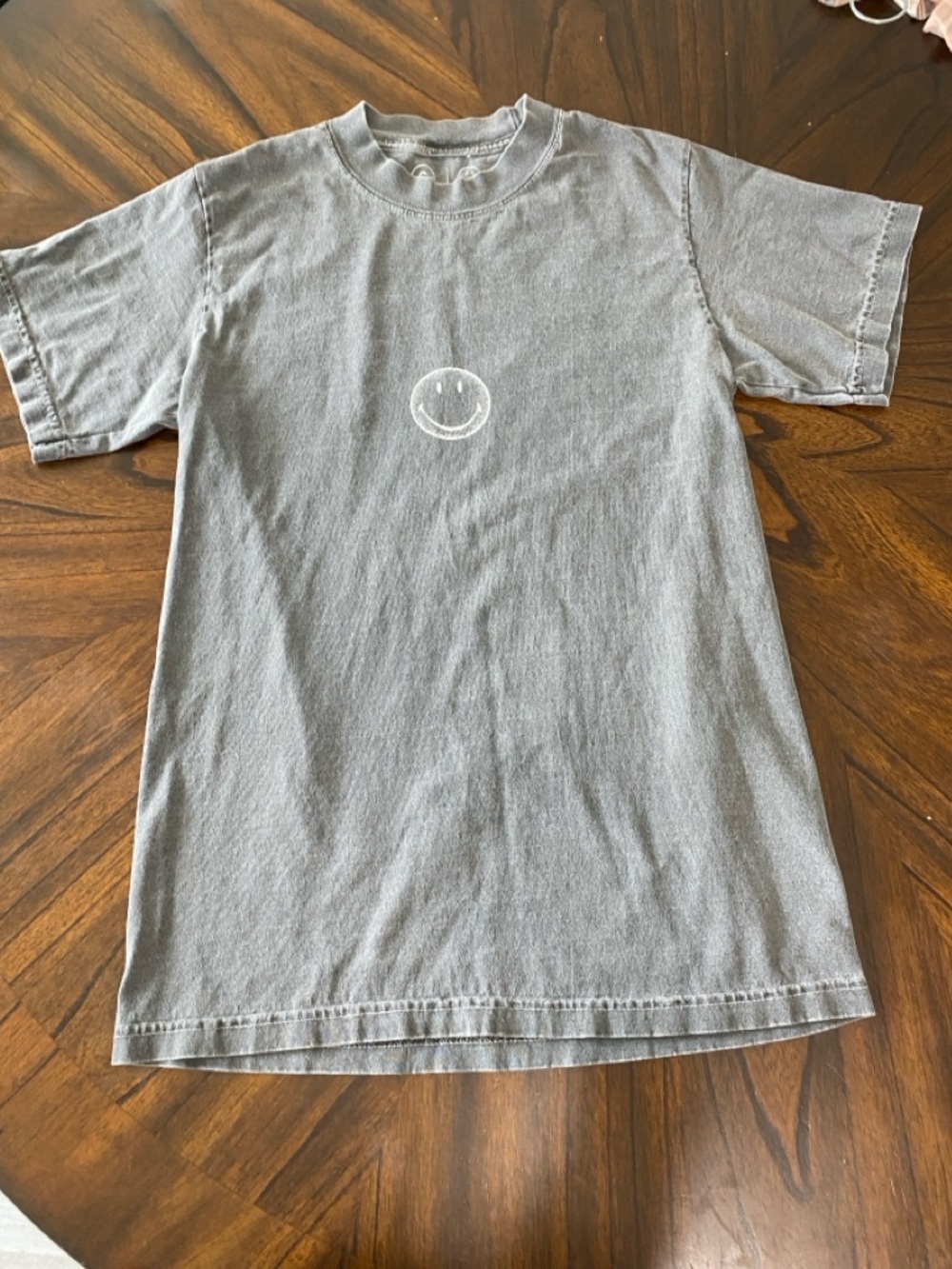 SMILEY x Iconick- “Protect your homes” Washed Gray Short-Sleeve tee- small